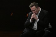 巢湖特斯拉股价收涨超3%：特朗普无意沟通，马斯克父亲劝儿子低头